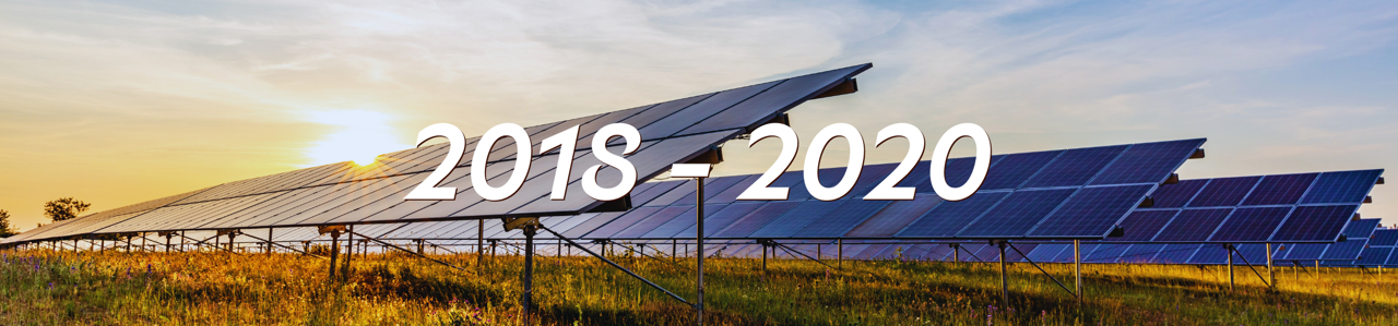 Solarpanele bei Sonnenuntergang